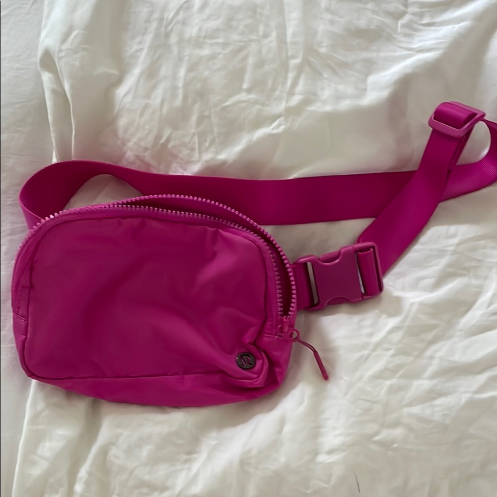 Lululemon Everywhere Belt Bag